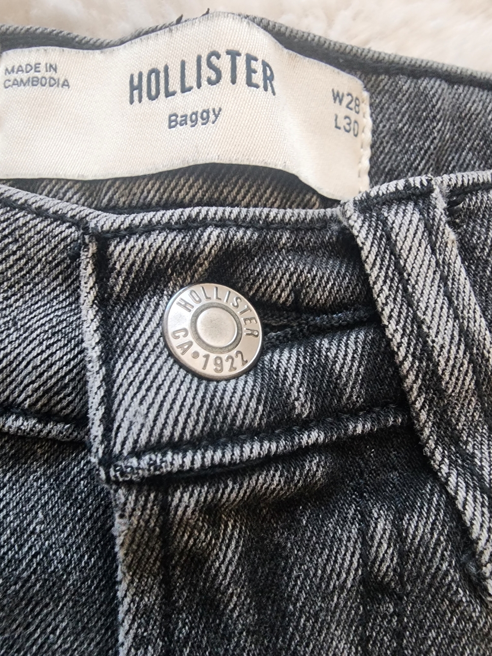 Hollister Men's Straight Leg Jeans in Washed Gray - Picture 7 of 10